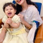 Chaitra Rai Instagram - Bangaru Konda 😘🧿 @nishkashetty_official 🧿 #banagarukonda #little #princess #traditional #pattulanga #baby #babyofinstagram #babygirl #momanddaughter #twinning #varamahalakshmipooja #thankful #nishkashetty #chaithrarai17
