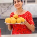 Chaitra Rai Instagram – Be sweet as a mango 🥭 😋😍
Have a sweet mango year 🥭🤤
@southindianfruitcompany 

The KING Alphonso is here !
Love for Alphonso Mangoes is no ‘AAM’ baat! from the Best orchards of Ratnagiri Naturally Ripen Carbide free, Eat Natural Stay Healthy. Book your Orders Now! @southindianfruitcompany 

#kingoffruits #mango #indianfood #alphonso #ratnagirimangoes #telangana #hyderabad #fruit #reels #reelsinstagram #reelkarofeelkaro #trendingreels #trendingsongs #trendingaudio #trend #southindianfruitcompany #thankful #chaithrarai17