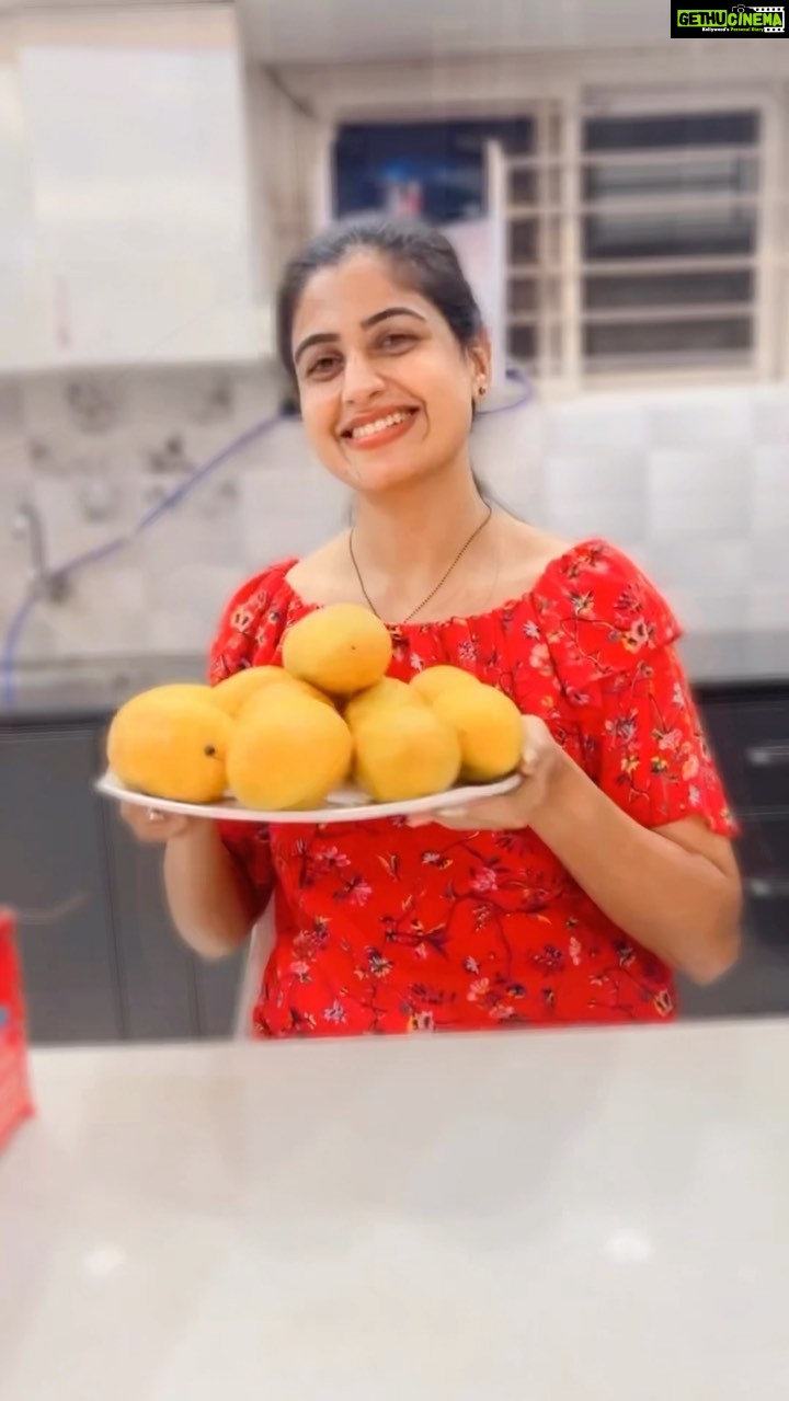 Chaitra Rai Instagram - Be sweet as a mango π₯ ππ Have a sweet mango year π₯π€€ @southindianfruitcompany The KING Alphonso is here ! Love for Alphonso Mangoes is no βAAMβ baat! from the Best orchards of Ratnagiri Naturally Ripen Carbide free, Eat Natural Stay Healthy. Book your Orders Now! @southindianfruitcompany #kingoffruits #mango #indianfood #alphonso #ratnagirimangoes #telangana #hyderabad #fruit #reels #reelsinstagram #reelkarofeelkaro #trendingreels #trendingsongs #trendingaudio #trend #southindianfruitcompany #thankful #chaithrarai17