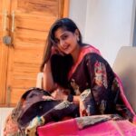 Chaitra Rai Instagram - Ni peroka japamainadhi 🫶🏼 Saree: @royalrajgharana__ #reels #reelsinstagram #reelsvideo #reelkarofeelkaro #trendingreels #trending #telugu #love #loveforever #sareelove #song #reelsindia #thankful #chaithrarai17
