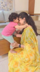 Chaitra Rai Instagram - My god’s gift 💝 @nishkashetty_official 🧿💗🧿

#myworld #momanddaughter #babygirl #cuteness #cutenessoverload #nishkashetty #trendingreels #trend #babyreels #thankful #blessed #chaithrarai17
