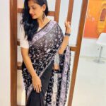 Chaitra Rai Instagram - Simplicity🖤 Saree: @sj_trends_and_fashion__ #saree #sareelove #fashion #sarees #sareelovers #onlineshopping #sareesofinstagram #sareefashion #sareedraping #indianwear #sareeblouse #india #ethnicwear #thankful #chaithrarai17