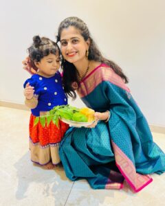 Chaitra Rai Instagram - Happy Ugadi 🍃✨
Shobhakruth naama Ugadi shubhakankshalu ♥️🧿
@nishkashetty_official 

Nishka’s outfit: @asvi_designers 
Saree: @mkr_pattu_sarees_wholesale 

#festive #vibes #goodvibes #happyugadi #thankful #momanddaughter #nishkashetty #chaithrarai17