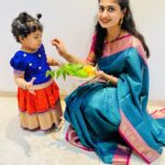 Chaitra Rai Instagram - Happy Ugadi 🍃✨ Shobhakruth naama Ugadi shubhakankshalu ♥🧿 @nishkashetty_official Nishka’s outfit: @asvi_designers Saree: @mkr_pattu_sarees_wholesale #festive #vibes #goodvibes #happyugadi #thankful #momanddaughter #nishkashetty #chaithrarai17