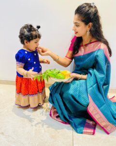 Chaitra Rai Instagram - Happy Ugadi 🍃✨
Shobhakruth naama Ugadi shubhakankshalu ♥️🧿
@nishkashetty_official 

Nishka’s outfit: @asvi_designers 
Saree: @mkr_pattu_sarees_wholesale 

#festive #vibes #goodvibes #happyugadi #thankful #momanddaughter #nishkashetty #chaithrarai17