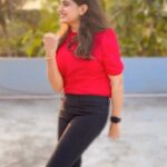 Chaitra Rai Instagram - ♥🌹 #kadhalmannananeeyum #anagha #tamiltrendingsongs #reelsinstagram #reels #trending #reeltime #instagood #instareels #thankyou #timepass #pink #reelkarofeelkaro #dance #thankful #chaithrarai17