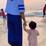 Chaitra Rai Instagram - Beach vibes🌊☀♥🧿 @nishkashetty_official #beach #beachvibes #beachlife #beachgirl #momandbaby #babygirl #trending #babyofinsta #trendingreels #tamil #song ##leecooper #thankful #nishkashetty #chaithrarai17