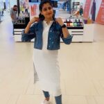 Chaitra Rai Instagram - ♥ #Dance #TumTum #Tamil #TrendingNow #oman #mall #trending #malatumtum #thankful #chaithrarai17