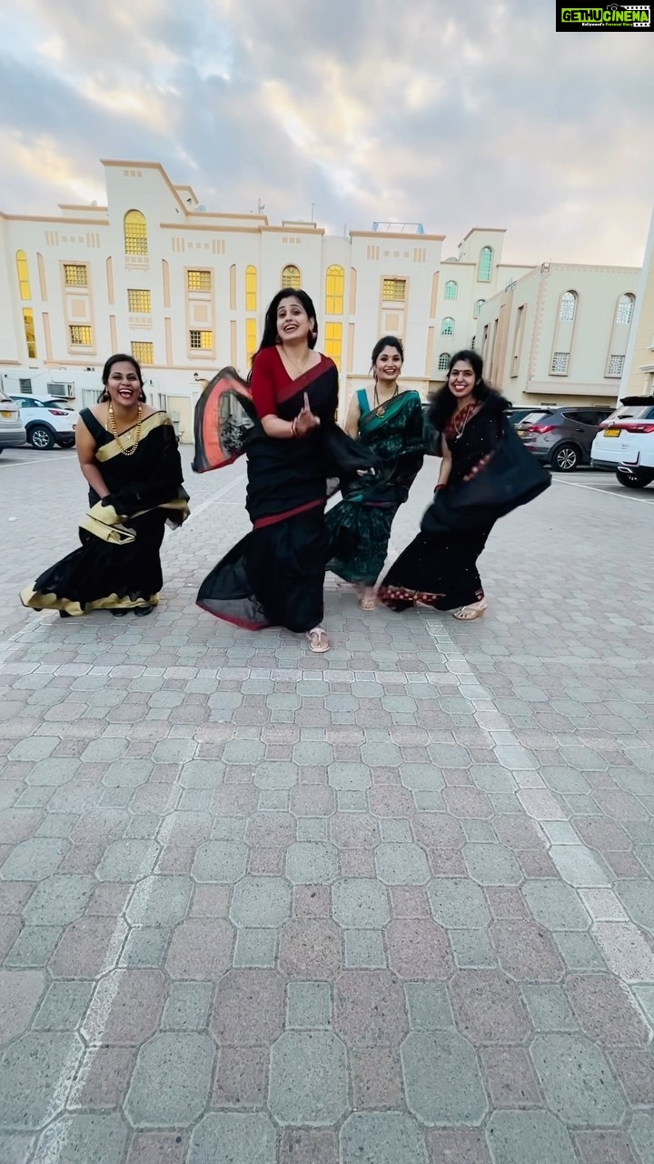 Chaitra Rai Instagram - Ye Ek Zindagi Kaafi Nahi Hai ππ€£ππβ₯οΈ @shettyuthkala @shetty_neha @shilpasangha #reels #reelsinstagram #reelsvideo #reelsindia #reelsinsta #friends #saree #black #blacklove #trending #yeekzindagikaafinahihai #masti #mastitime #thankful #chaithrarai17