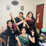 Chaitra Rai Instagram - We four 👭👭♥🫰🏻 @shetty_neha @shilpasanga @shettyuthkala ♥ #trending #dance #reels #reelkarofeelkaro #reelitfeelit #reelsinstagram #reelvideo #reelsofinstagram #friends #trendingreels #thankful #chaithrarai17 #saree #friends #reeloftheday #actress #tollywood #tfi #chaithrarai17