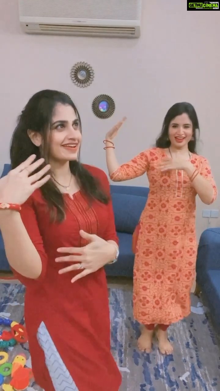 Chaitra Rai Instagram - 👭♥️ @shettyuthkala 😍 #jumkha #bademushkil #reelsinstagram #reelsviral #trendingreels #explore #explorepage #instagood #instadaily #reelsfeelit #reelskarofeelkaro #timepass #thankful #chaithrarai17