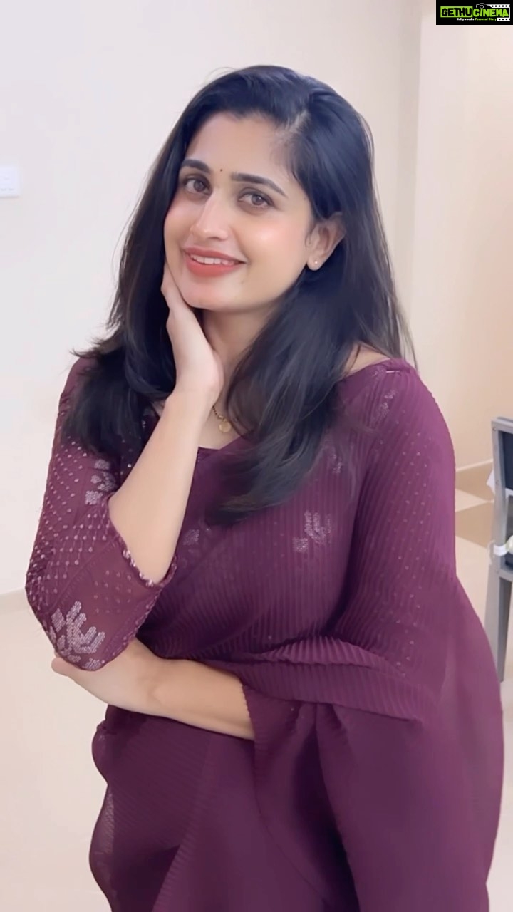 Chaitra Rai Instagram - 🫰🏻♥️ #pedhavidaatanimatokatundhi #telugu #pawankalyan #pawankalyanfans #oldisgold #trending #reels #reelkarofeelkaro #reelsinstagram #trendingnow #heartthrob #saree #sareelove #thankful #chaithrarai17