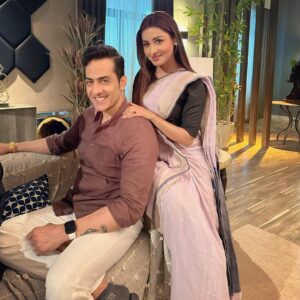 Chhavi Pandey Instagram - It makes me happy when i’m surrounded by good and positive people, you are one of them. extremely talented, humble and positive @sudanshu_pandey Sir. #anupamaa #onset 😊