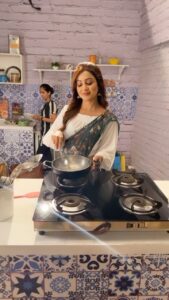 Chhavi Pandey Instagram - shot by @bhim_karki 🤣 special appearance 
@bhosalelatika #anupamaa #maya #reeloftheday #reels #funnyvideos #funnyreels #trendingreels #reelitfeelit #reelkarofeelkaro #trending