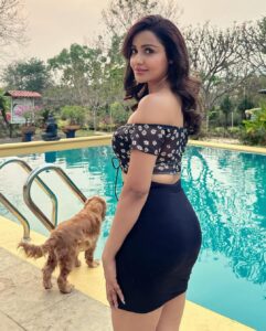 Chhavi Pandey Instagram - 🖤🦋