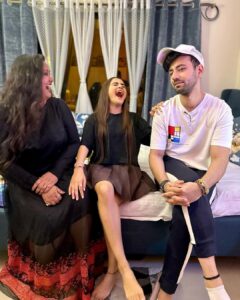 Debattama Saha Instagram - 💫🕊Guess the joke! 
.
.
.
.
.
.
.
.
.
.
.
#verylatepost #instagram