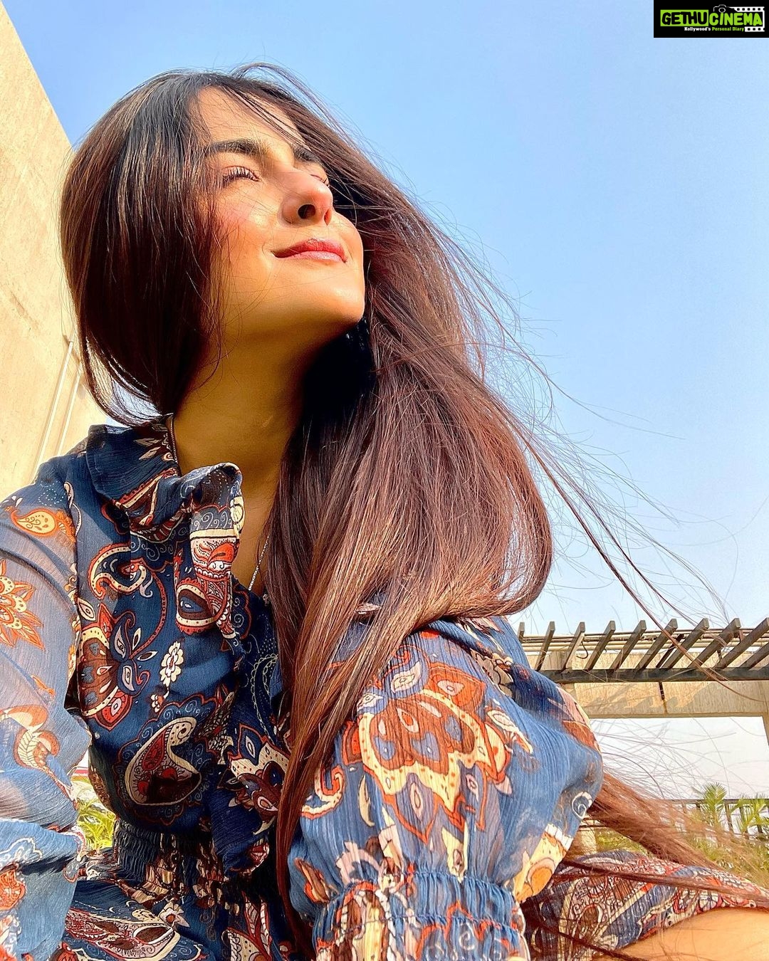 Debattama Saha Instagram - “Sunsets are proof that no matter what happens, everyday can end Beautifully.” . . . . . . #sunset #breezy #meditate #feelings #peace #instamood #instagram