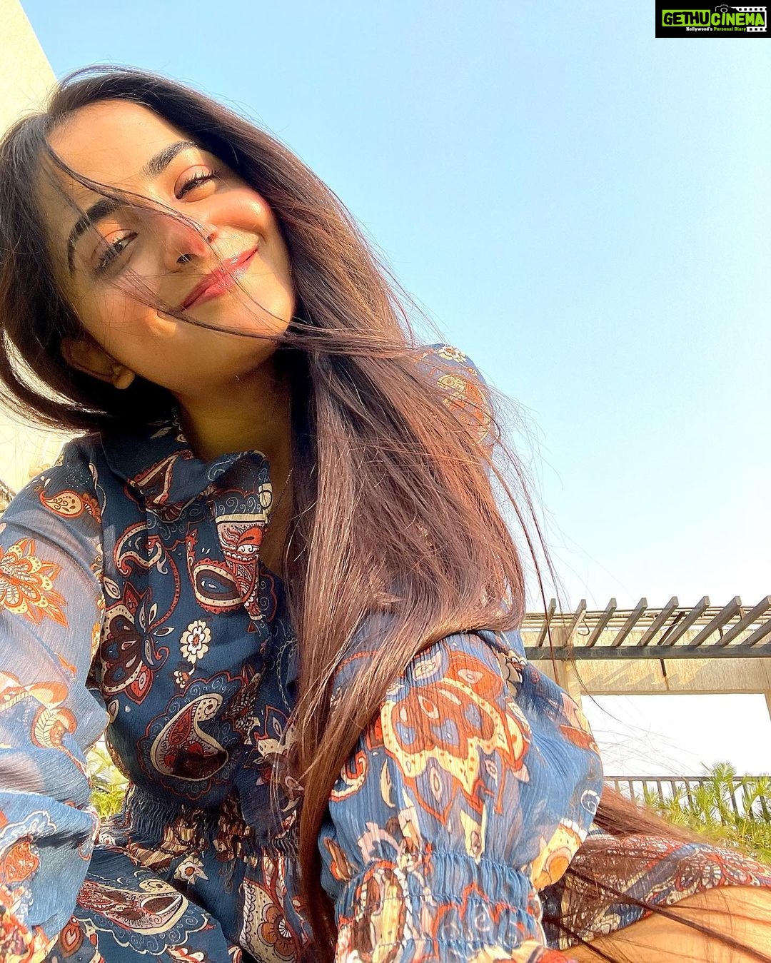 Debattama Saha Instagram - “Sunsets are proof that no matter what happens, everyday can end Beautifully.” . . . . . . #sunset #breezy #meditate #feelings #peace #instamood #instagram