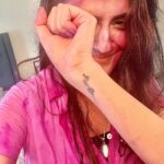 Debattama Saha Instagram - This year, even my📱ended up playing Holi and my perfectly white shirt transformed itself into this bright pink Holi Aura👩🏻‍🎤 Holi at its best I suppose!!! #holi #holi2023 . . . . . #india #indian #indianfestival #festival #colours #colorsofjoy #instahappy #instaphoto #instamoment #instamood #instalove #instalikes #instagram