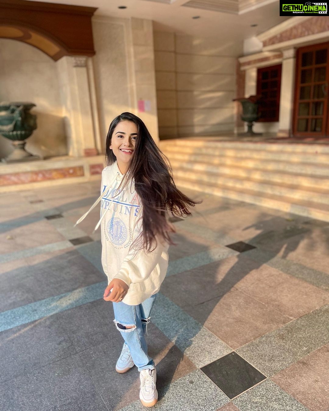 Debattama Saha Instagram - Well if you think that I look good 👍🏻. Stop thinking! ✨ Confidence level: no filter! 🤫💋🧜🏻♀️ . . . . #debattamasaha #instagood #instagram
