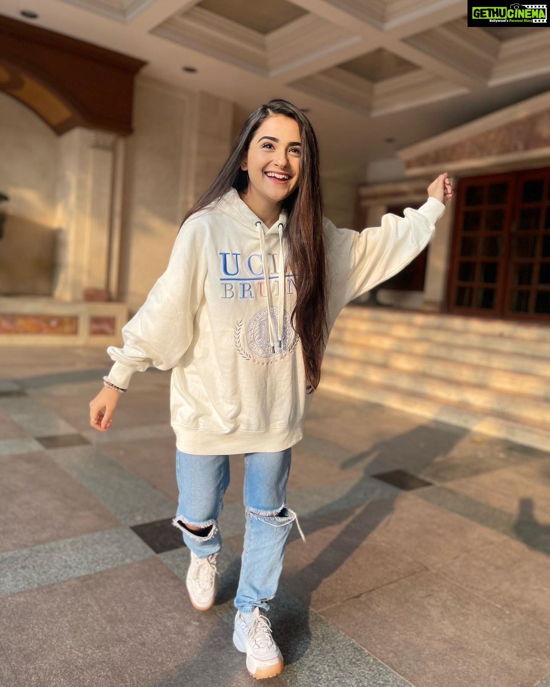Debattama Saha Instagram - Well if you think that I look good 👍🏻. Stop thinking! ✨ Confidence level: no filter! 🤫💋🧜🏻♀️ . . . . #debattamasaha #instagood #instagram