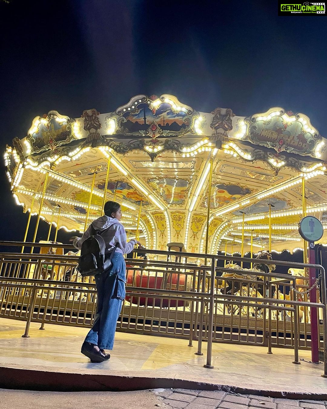 Debattama Saha Instagram - Iām mostly a mature one! But that left over percentage of the kiddo in me loves to live to the fullest! #carousel š š” Merry-go-round! . . . . . #fun #carousell #merrygoround #instagood #instalike #instamood #instalove #instagramers #instagram