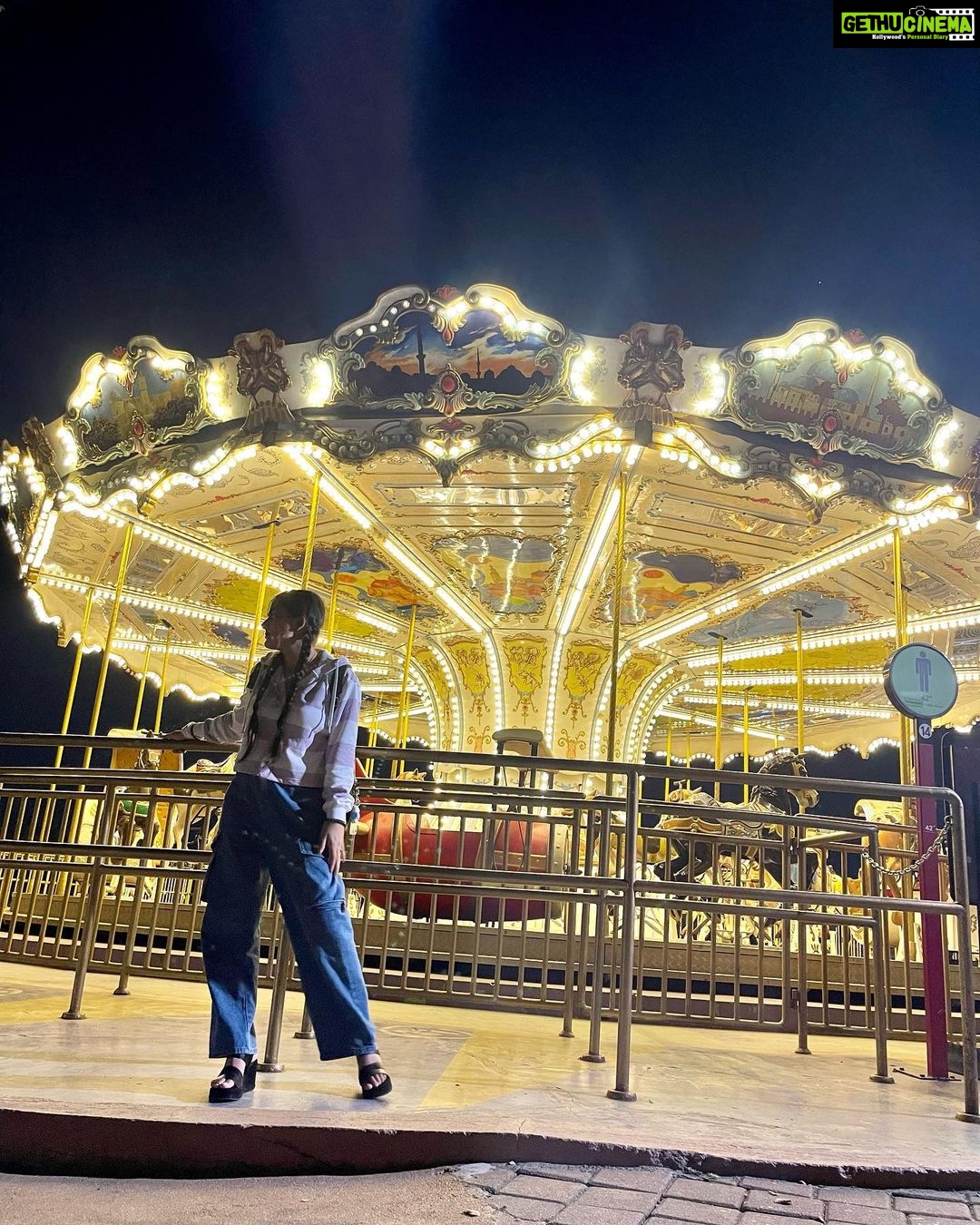 Debattama Saha Instagram - Iām mostly a mature one! But that left over percentage of the kiddo in me loves to live to the fullest! #carousel š š” Merry-go-round! . . . . . #fun #carousell #merrygoround #instagood #instalike #instamood #instalove #instagramers #instagram