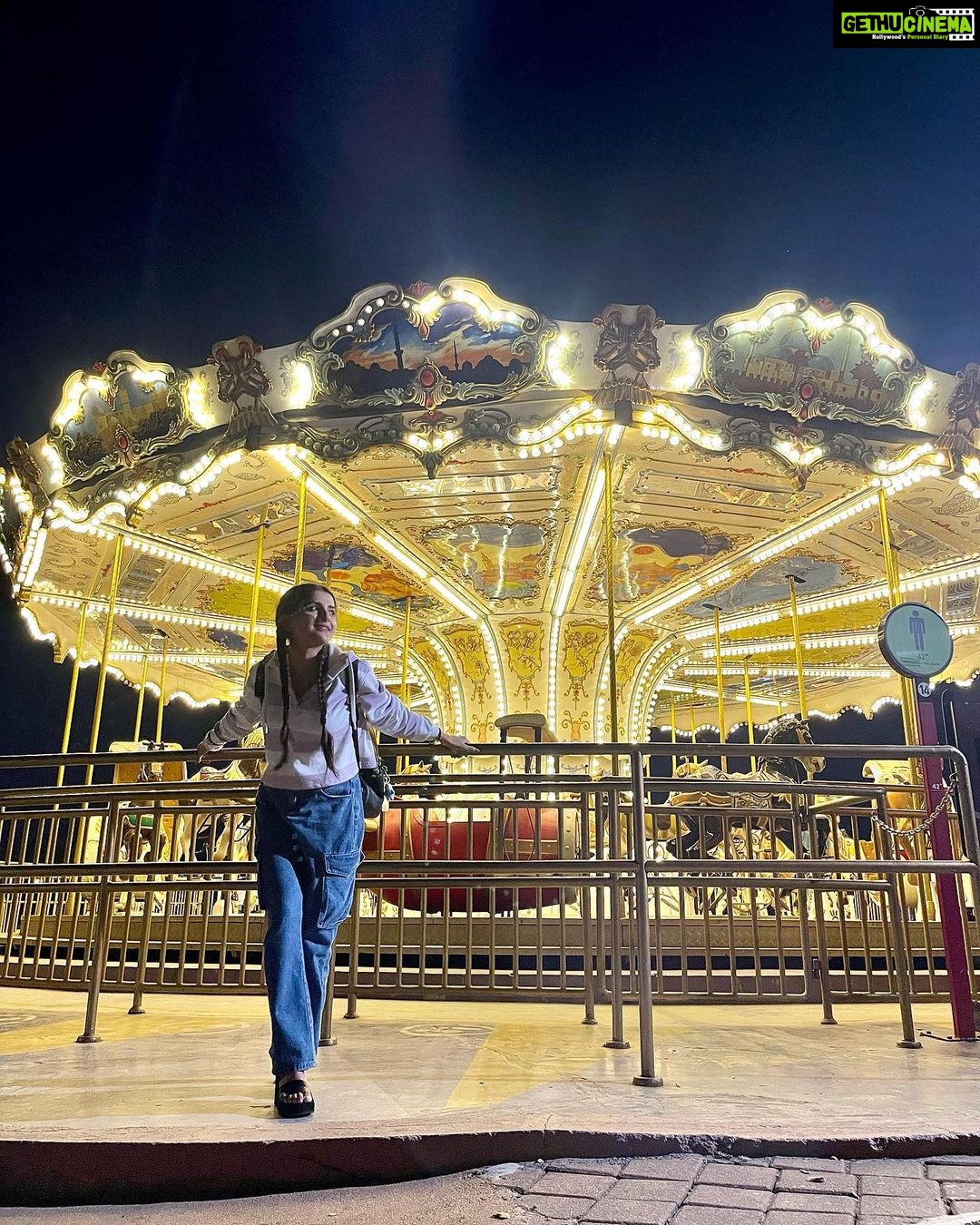 Debattama Saha Instagram - Iām mostly a mature one! But that left over percentage of the kiddo in me loves to live to the fullest! #carousel š š” Merry-go-round! . . . . . #fun #carousell #merrygoround #instagood #instalike #instamood #instalove #instagramers #instagram