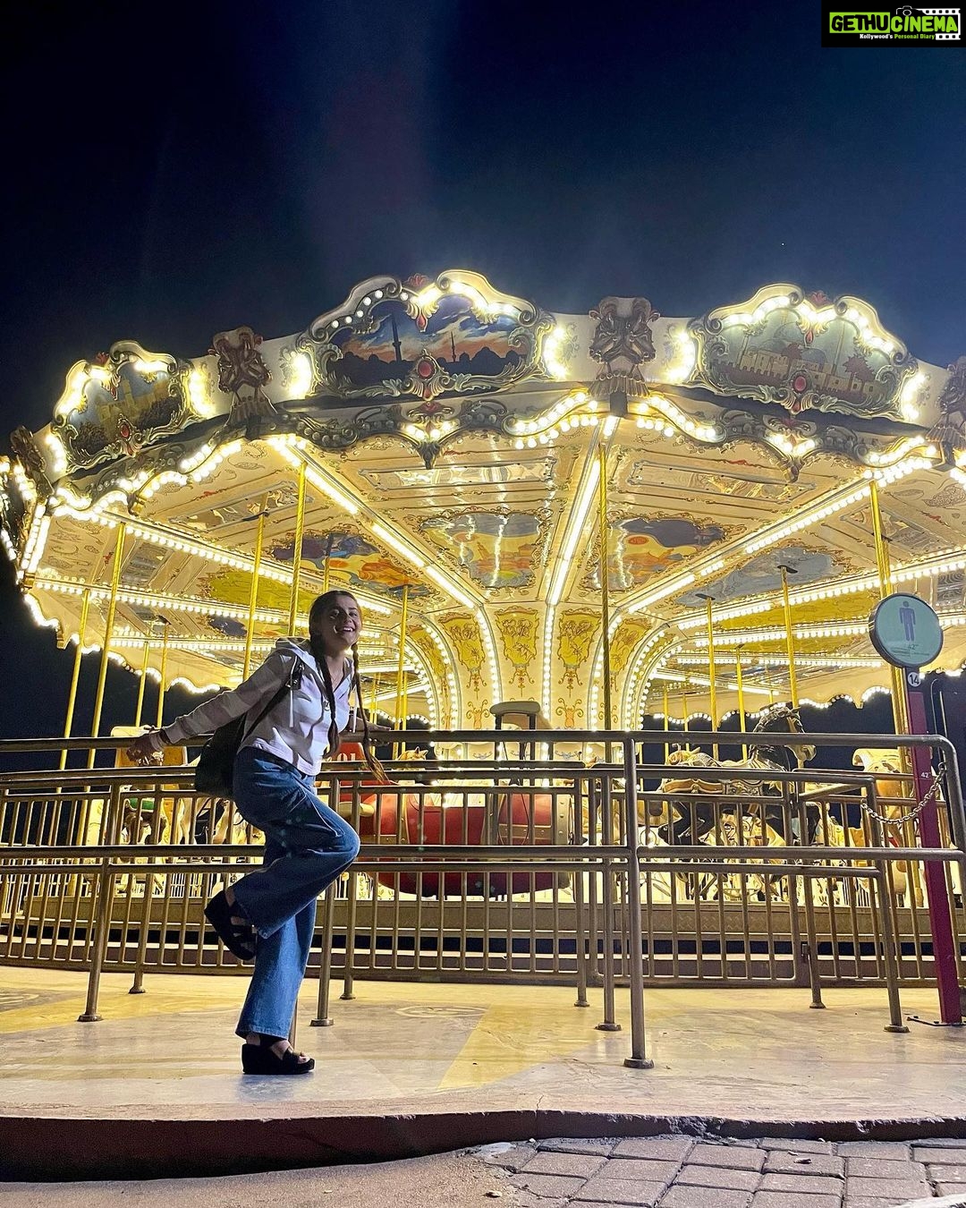 Debattama Saha Instagram - Iām mostly a mature one! But that left over percentage of the kiddo in me loves to live to the fullest! #carousel š š” Merry-go-round! . . . . . #fun #carousell #merrygoround #instagood #instalike #instamood #instalove #instagramers #instagram