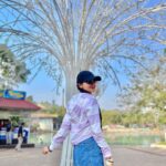Debattama Saha Instagram - 🌷🍀💕 I swear I should’ve put on something lighter! Thought it’d keep me warm if it gets cold in the evening! Sheh! . . . . #debattamasaha #debattama #debaattamasaha