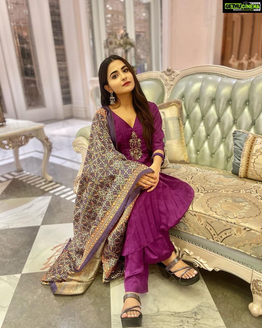 Debattama Saha Instagram - Nasaqatt waali tasveerey! (p.s.- don’t forget to swipe till the end to check out the 🏆) Also Thankful for this! . . . #instagood #instagram #ethnicwear #traditional #debattamasaha