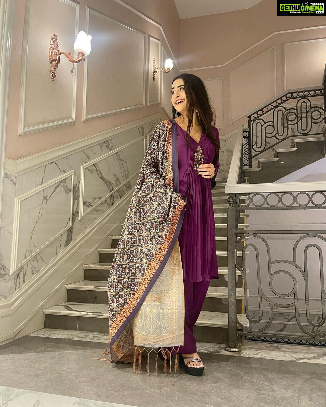 Debattama Saha Instagram - “Living!”- said others… She says-“ Living Royally!” 👑💜✨ …… Outfit by - @theriwaayatstore Styled by- @Rishq.j . . . . . #royalty #ethniclove #ethniclife #clickclick #instagood #instagram