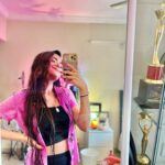 Debattama Saha Instagram - This year, even my📱ended up playing Holi and my perfectly white shirt transformed itself into this bright pink Holi Aura👩🏻‍🎤 Holi at its best I suppose!!! #holi #holi2023 . . . . . #india #indian #indianfestival #festival #colours #colorsofjoy #instahappy #instaphoto #instamoment #instamood #instalove #instalikes #instagram