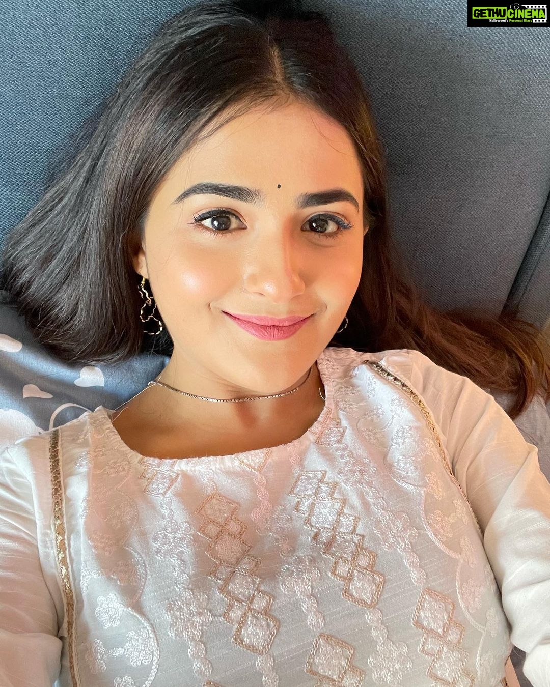 Debattama Saha Instagram - Sun lo na 💕🫰🏻✨🎶 . . . . . . . . #instagood #nofilter #goodvibes #goodday #instagram