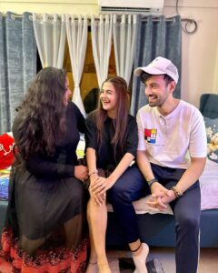 Debattama Saha Instagram - 💫🕊Guess the joke! 
.
.
.
.
.
.
.
.
.
.
.
#verylatepost #instagram