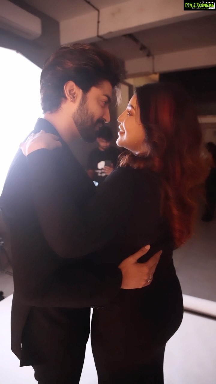 Debina Bonnerjee Instagram - Till ♾ . 🧿 . @guruchoudhary Outfit- @designervivekgupta Stylist - @styledbyayushidixit @simrankhera5