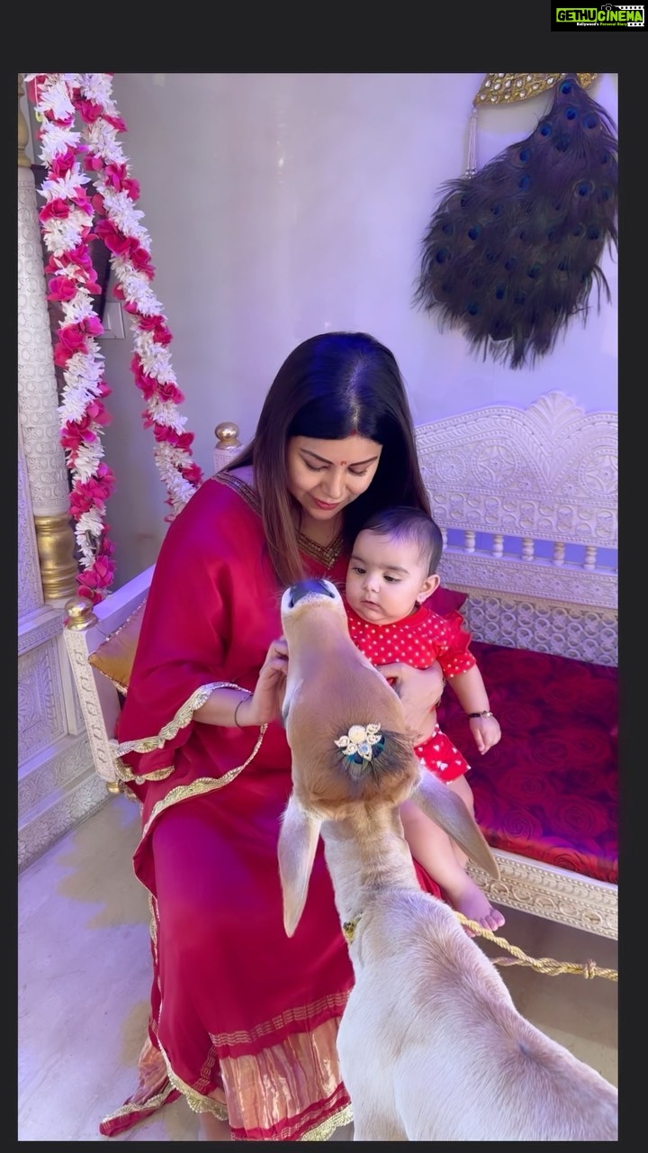 Debina Bonnerjee Instagram - Jai Kamadhenu gai nammo namaha #नामों #नमहा