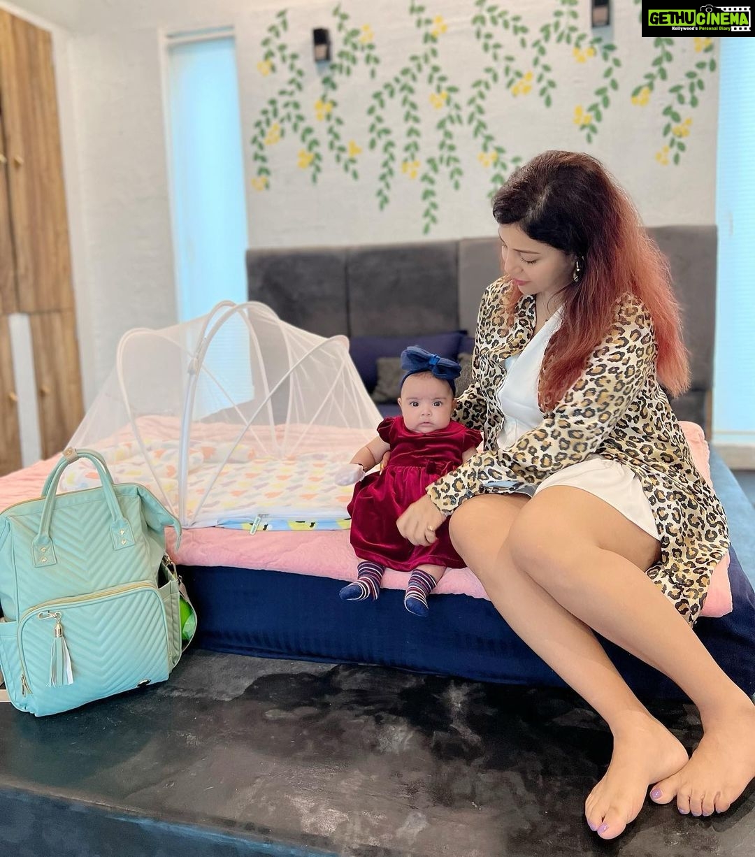Debina Bonnerjee Instagram - Time flies ! . From @lianna_choudhary ‘s first ever trip …. To Alibaug. The time when she has this one expression ..💓 . Travel made easy with @babyjalebi bag and travel bed. PR @dinky_nirh
