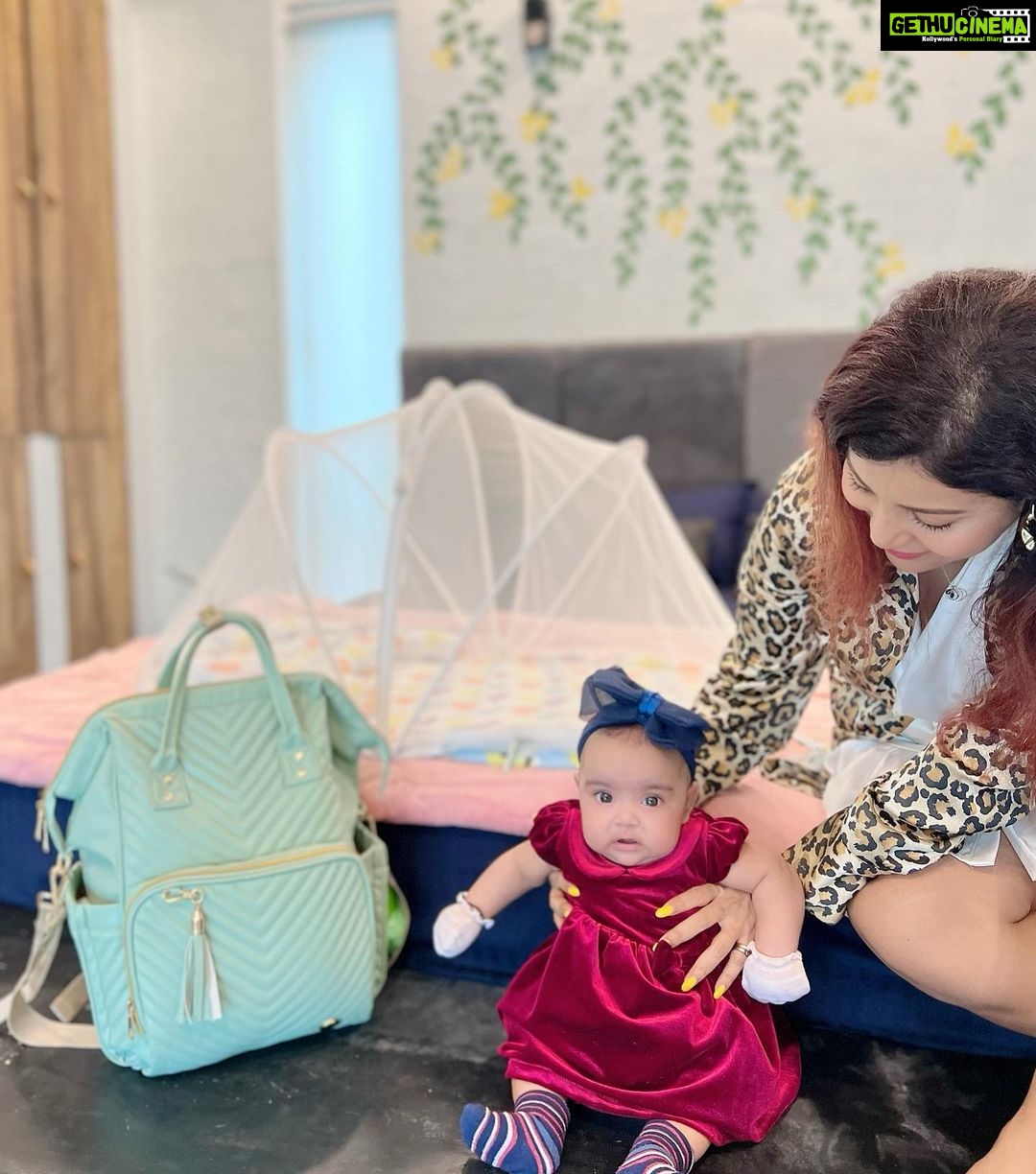 Debina Bonnerjee Instagram - Time flies ! . From @lianna_choudhary ‘s first ever trip …. To Alibaug. The time when she has this one expression ..💓 . Travel made easy with @babyjalebi bag and travel bed. PR @dinky_nirh