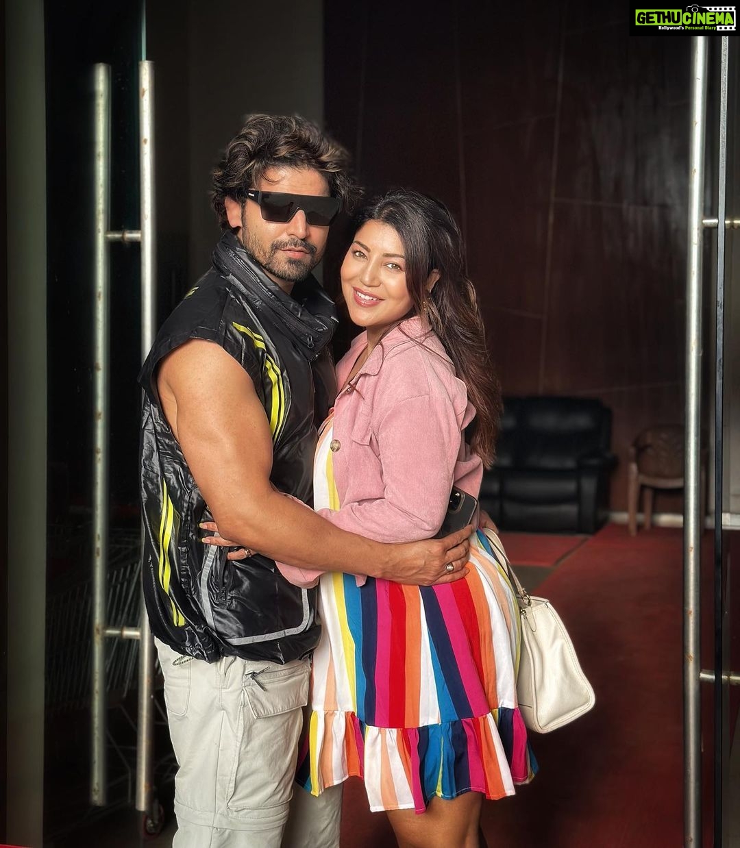 Debina Bonnerjee Instagram - Found the best of best by my side! My biwi, my best friend, my forever girlfriend and most importantly my home 🥰😘❤️❤️ 🧿 Love you @debinabon . . #debinabonnerjee #gurmeetchoudhary #love #loveyou #biwino1