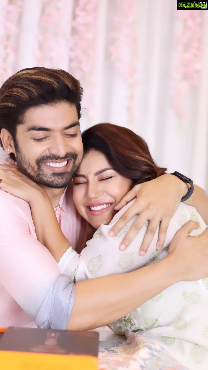 Debina Bonnerjee Instagram - #ad Choosing gifts for your loved ones is always special and when it comes to Guru I’m doubly excited. 😍 I’ve found the perfect gift for him to up his grooming game with the new Gillette fusion gift pack. It has a luxurious look and feel and comes with a beautiful package! It comes with the gillette fusion razor and case to store it. This festive season I’m ready with my gift ! Are you? Available on amazon at the best price ever. Go check it out! @gilletteindia @guruchoudhary #Gifting #FestiveGifting #Gillette #MadeOfGillette #TheBestAManCanGet #TheBestAManCanBe #ad