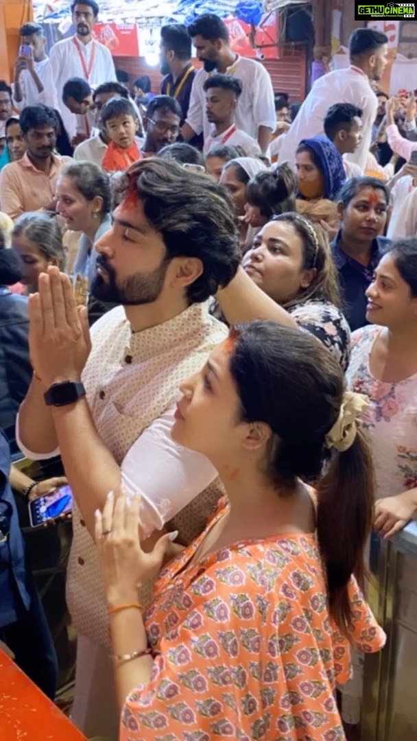 Debina Bonnerjee Instagram - Our visit to #lalbaughcharaja was one of the most blissful experience this celebratory season . #ganpatibappamorya #🙏🏻 @guruchoudhary