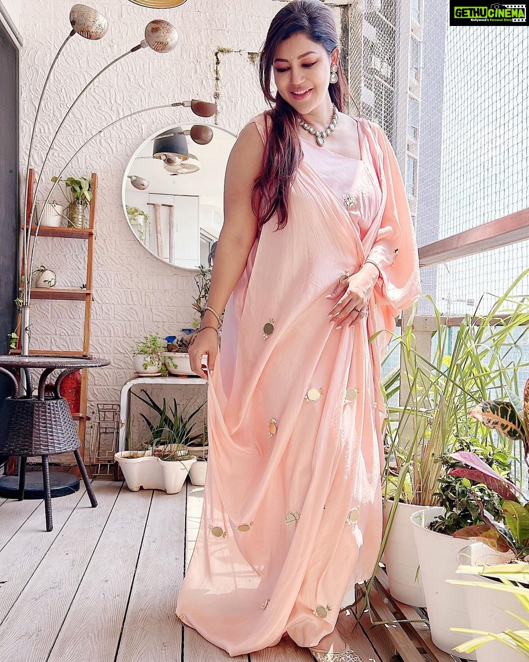 Debina Bonnerjee Instagram - गणपति बप्पा मोर्या 🙏🏻 . . @labelyogitakadam Styled by @simrankhera5 X @styledbyayushidixit #bappamorya