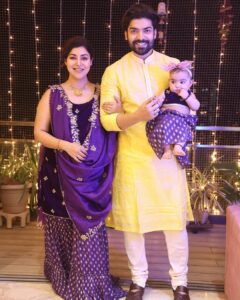 Debina Bonnerjee Instagram - Lots of love, light & happiness from us to you & your family 💜
#happydiwali 
.
.
.
.

Outfit - @asukacouture
Stylist- @simrankhera5 @styledbyayushidixit

#family #love #diwali #diwaliportrait #gurmeetchoudhary #debinabonnerjee #liannachoudhary