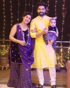 Debina Bonnerjee Instagram - Lots of love, light & happiness from us to you & your family 💜
#happydiwali 
.
.
.
.

Outfit - @asukacouture
Stylist- @simrankhera5 @styledbyayushidixit

#family #love #diwali #diwaliportrait #gurmeetchoudhary #debinabonnerjee #liannachoudhary