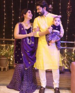 Debina Bonnerjee Instagram - Lots of love, light & happiness from us to you & your family 💜
#happydiwali 
.
.
.
.

Outfit - @asukacouture
Stylist- @simrankhera5 @styledbyayushidixit

#family #love #diwali #diwaliportrait #gurmeetchoudhary #debinabonnerjee #liannachoudhary