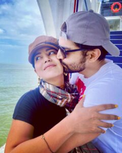 Debina Bonnerjee Instagram - Hum safar ek duje ke… 
.
#debinabonnerjee #gurmeetchoudhary #love #travel #soulmate