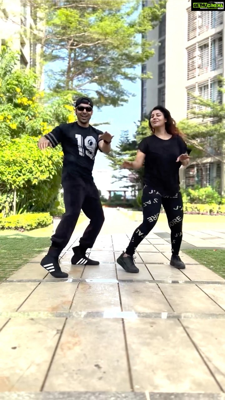 Debina Bonnerjee Instagram - This is what we do when our baby is asleep . . Dancing mom dad #dance #reels @guruchoudhary