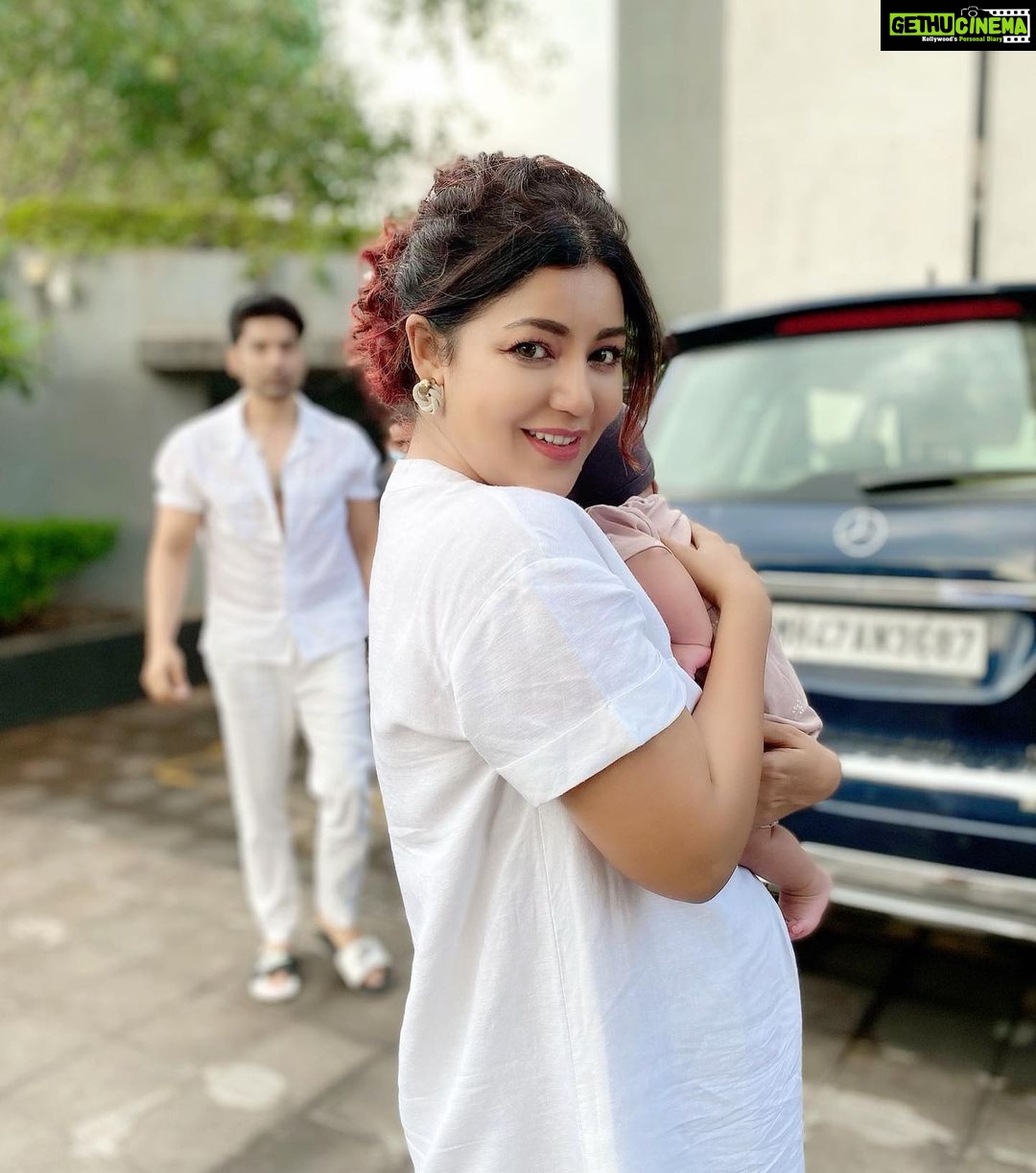 Debina Bonnerjee Instagram - Happy #fathersday @guruchoudhary . To your first as a father… for being like our shadow to always keeping a protective eye on us … for having our back . . 🥂 to the freshest #daddy on the block. . P.S … I ❣️you . #happyfathersday #gurmeetchoudhary