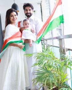 Debina Bonnerjee Instagram - #HarGharTiranga ✨🇮🇳
.
#debinabonnerjee #liannachoudhary #gurmeetchoudhary #happyindependenceday
